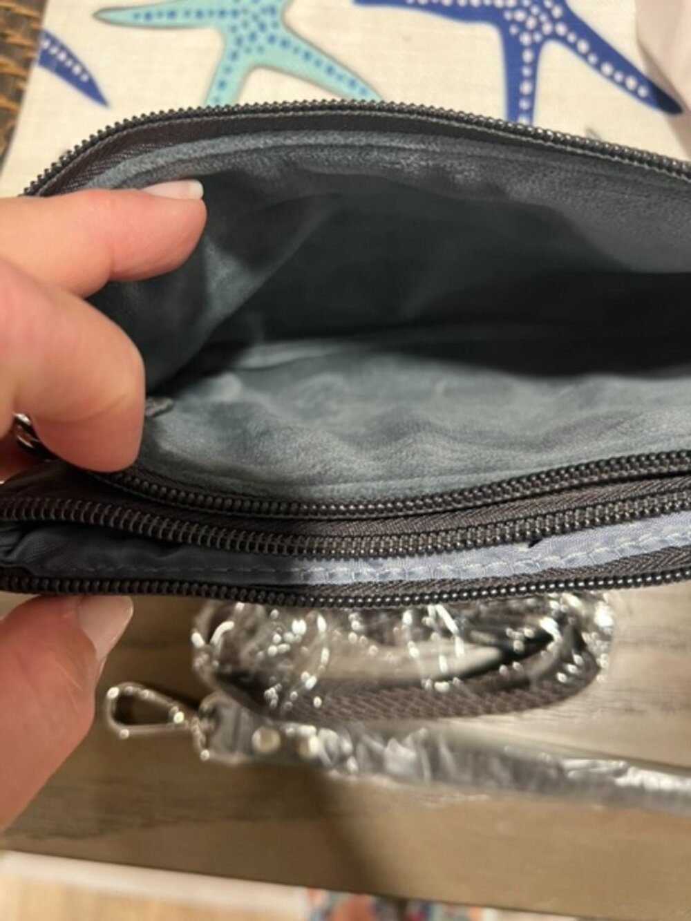 IHKWIP Be Bold RFID Wristlet with Crossbody Strap - Picture 4 of 7
